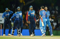 भारत से लगातार चौथी हार के बाद श्रीलंकाई फैन्स का फूटा गुस्सा, उठाया यह कदम