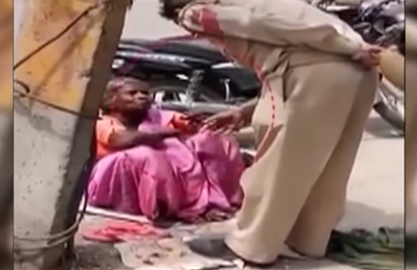 इस घटना के बाद हेड कांस्टेबल मुनव्वर हुसैन को निलंबित कर दिया गया और उसे गिरफ्तार कर लिया गया है। (Photo: Social Media)