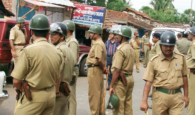 झारखंडः ग्रामीणों ने 150 पुलिसकर्मियों को 12 घंटे बंधक बनाया, जानिए क्या थी वजह