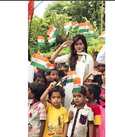 amitabh bachchan,Shah Rukh Khan,Independence Day, "Arjun Kapoor, Parineeti Chopra, Disha Patani, Neha Sharma, Nargis Fakhri, Sunil Grover, Bollywood