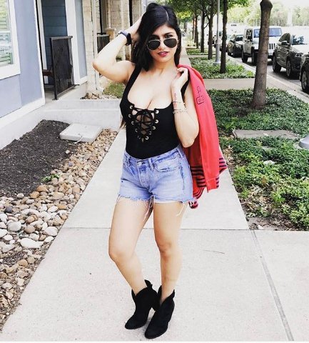 Former porn star Mia Khalifa, ISIS threatened porn star Mia Khalifa, ISIS threatened behead mia khalifa, Daily Mail mail report, radio interview with The Sports Junkies, You can’t show weakness"