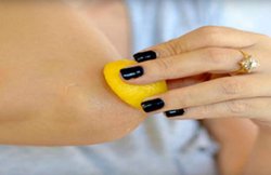 नहीं जा रहा कोहनी का कालापन, अपनाएं ये उपाय