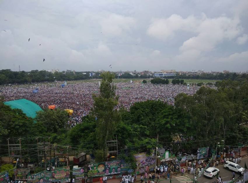 इस रैली में मुलायम सिंह यादव, मायावती, सोनिया गांदी और राहुल गांधी नहीं आ रहे हैं।
