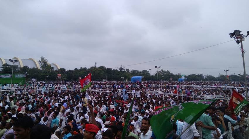 तेजस्वी यादव ने अपने पिता लालू के साथ मिलकर इस महारैली को सफल बनाने के लिए पूरे इंतजाम किए हैं।