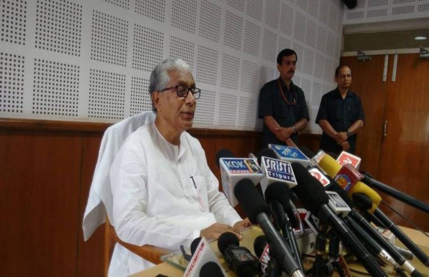 त्रिपुरा के मुख्यमंत्री माणिक सरकार।