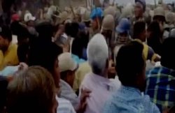 मध्य प्रदेश: 11 दिन से आमरण अनशन कर रहीं मेधा पाटकर को पुलिस ने जबरी हटाया