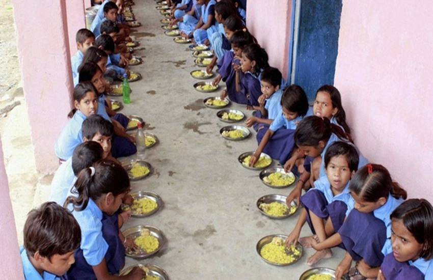 mid-day meal, snake found in mid-day meal, middle school, Children ill, dead snake in mid day meal, Bihar news, Patna news, Hindi news, Jansatta