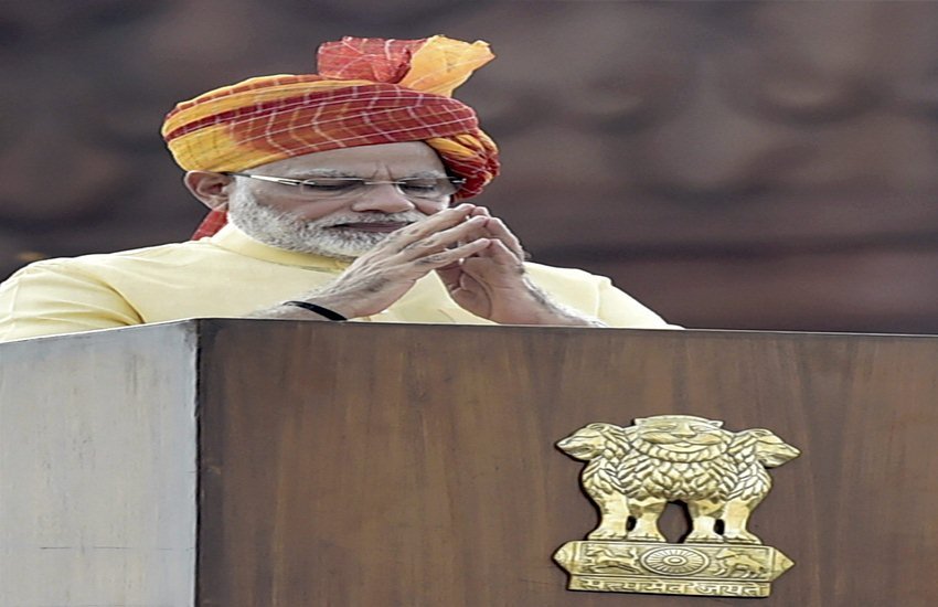 मोदी ने कहा कि भगवान श्रीकृष्ण ने ग्वालों के साथ खड़े होने पर गोवर्धन पर्वत उठा लिया था। उन्होंने कहा कि राम सेतु का निर्माण भगवान राम की वानर सेना ने किया।