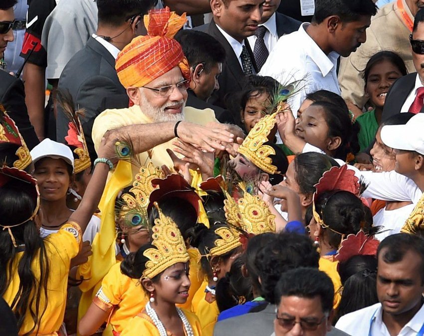 arendra Modi, Independence Day, Modi Independence Day speech, Narendra Modi children love, Chacha nehru, Jawaharlal Nehru, childrens day, school children red fort
