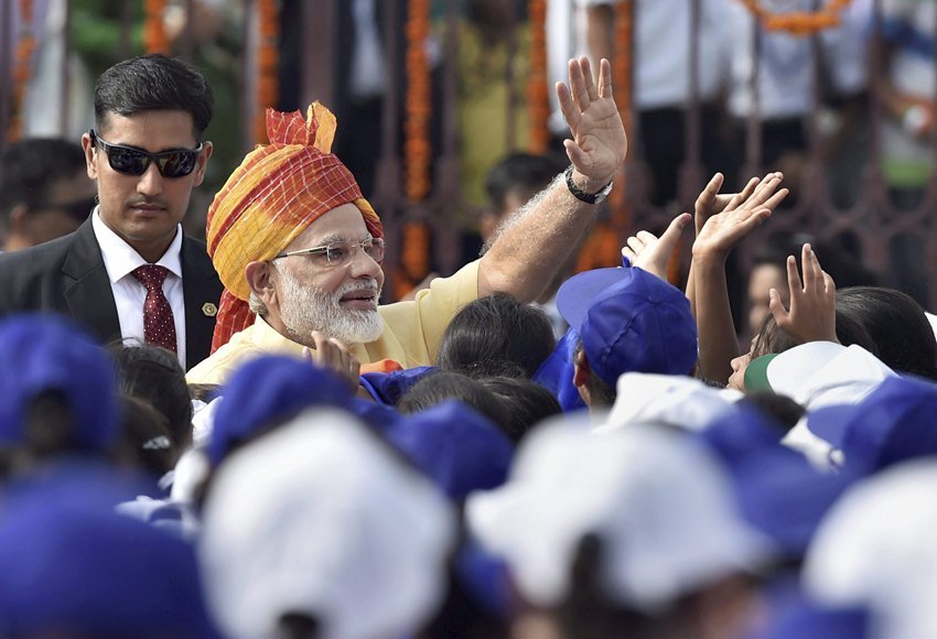 arendra Modi, Independence Day, Modi Independence Day speech, Narendra Modi children love, Chacha nehru, Jawaharlal Nehru, childrens day, school children red fort