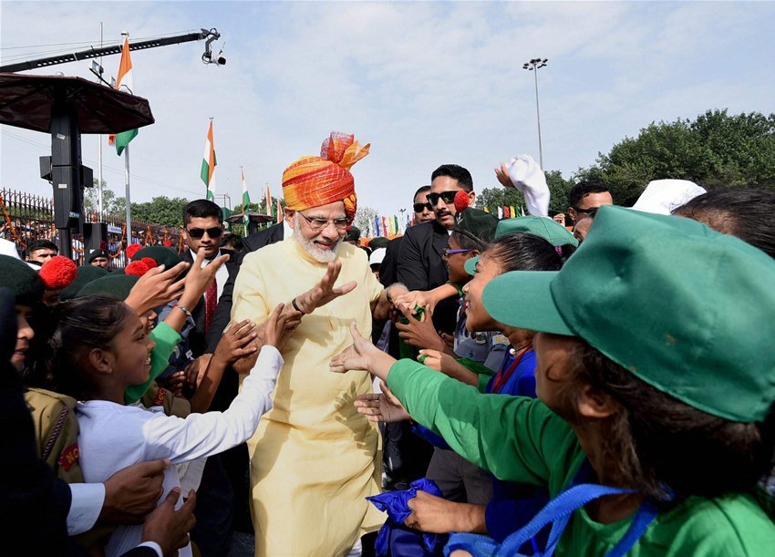 arendra Modi, Independence Day, Modi Independence Day speech, Narendra Modi children love, Chacha nehru, Jawaharlal Nehru, childrens day, school children red fort