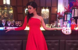 Mouni Roy, Akshay Kumar, Gold
