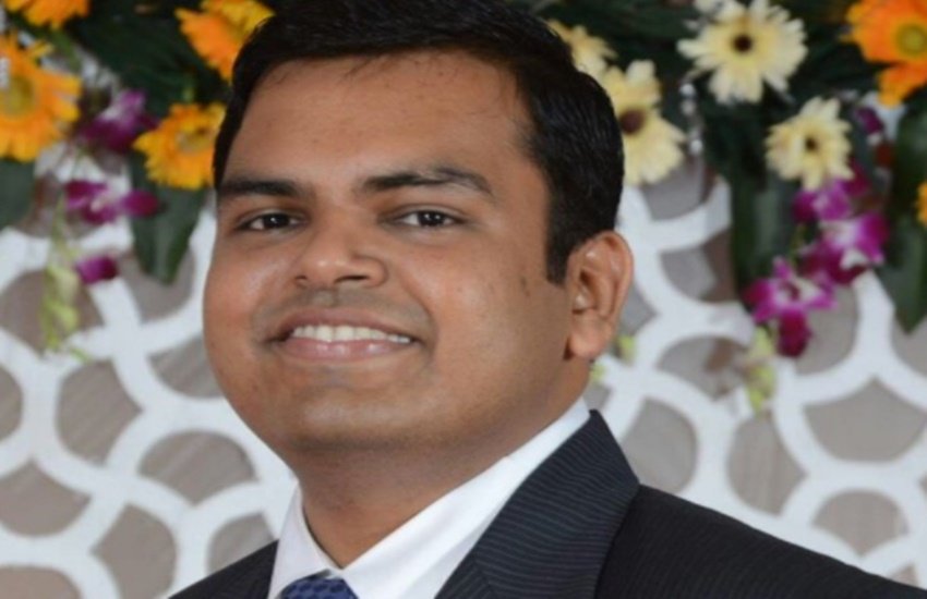 इस संदेश में मुकेश ने लिखा था कि दिल्ली के जनकपुरी डिस्ट्रिक्ट सेंटक मॉल की दसवीं मंजिल से कूदकर आत्महत्या कर रहा हूं। (Photo Source: Twitter)