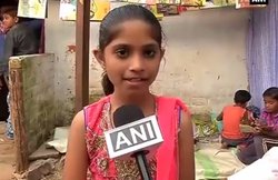 11 साल की बच्‍ची भोपाल में चलाती है लाइब्रेरी, पता चला तो खुद सीएम देकर गए 2 लाख का चेक