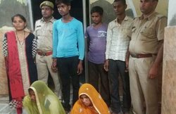 डायन बताकर महिला को पीटा, मल खिलाया, अंगारों पर लिटाया, पंचायत ने दी गाय को चारा खिलाने की सजा!