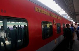 Rajdhani Express, Rajdhani Express Loot, Rajdhani Express Robbery, Rajdhani Express Drug, Rajdhani Express Del Mum, Delhi to Mumbai trains, Mumbai to Delhi Trains, August Kranti Rajdhani, Indian Railways