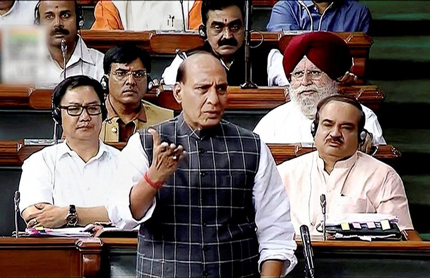 कांग्रेस के हंगामें के बाद लोकसभा में बोलते हुए गृह मंत्री राजनाथ सिंह। (Photo: LSTV/PTI)