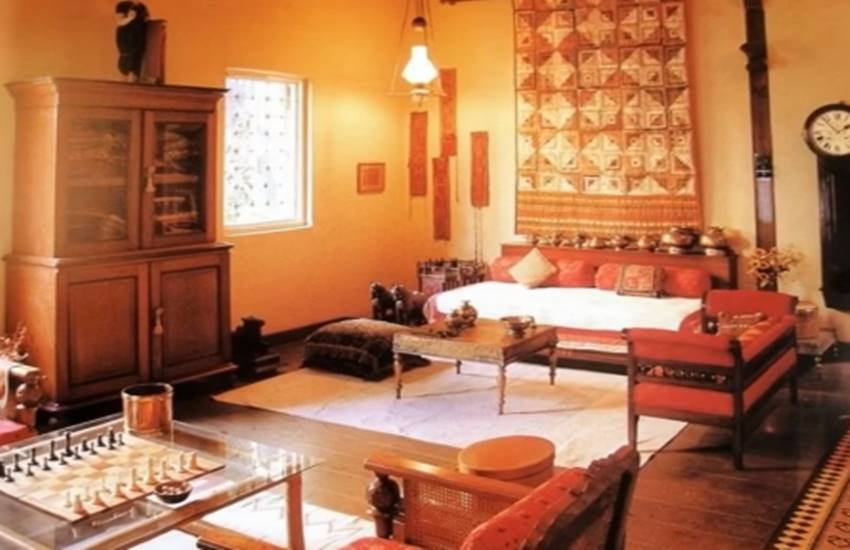 rajpal yadav home, rajpal yadav home address, rajpal yadav home, rajpal yadav home photos, rajpal yadav home inside photos, Rajpal Yadav House Inside, rajpal yadav car, rajpal yadav lifestyle