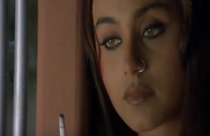 No One Kill Jasika में रानी मुखर्जी स्मॉकिंग करते नजर आईं थीं। रानी मुखर्जी को भले ही इंटरनेट सर्फिंग की लत न हो वे किसी भी सोशल एकाउंट पर एक्टिव नहीं हैं। लेकिन स्मोकिंग की लत इन्हें भी है। रानी मुखर्जी स्मोकिंग को अपनी पाचन क्रिया में सहायक मानती हैं।