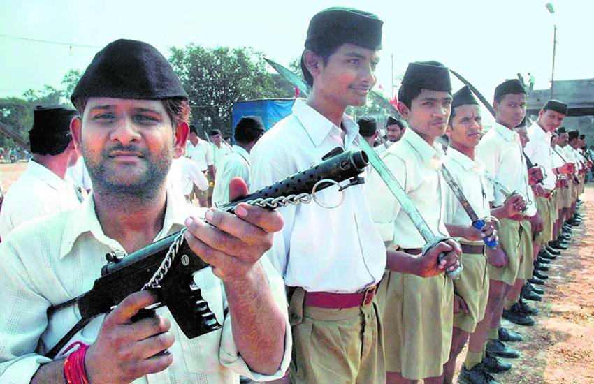 RSS के स्थापना दिवस में हिस्सा लेते स्वंयसेवक। पीटीआई फाइल फोटो
