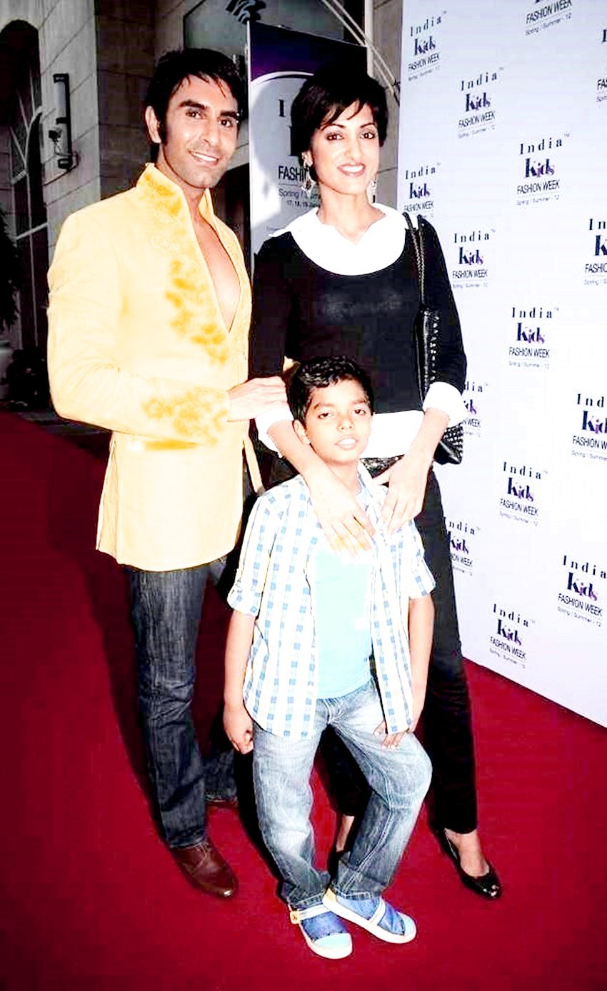 preity zinta with her daughters, Sandip Soparrkar adopted a baby boy, Celebrities who have adopted kids, Brad Pitt, Angelina Jolie, 10 Indian celebrities, Susmita Sen, Renee, Alisah, Mithun Chakravarty, Ishani, adopted a girl, Salim Khan, adopted his daughter Arpita, famous Bollywood director, adopted a little girl, Subhash Ghai, Dibakar Banerjee, Shobhana, Raveena Tandon, Nikhil Advani, Kunal Kohli, Sandip Soparkar, orphanages in Mumbai, South-Indian actresses, Guruvayur temple, adopted two girls, Pooja and Chhaya, adopted a baby girl, process of adoption, first male to have adopted a son, essence of parenthood