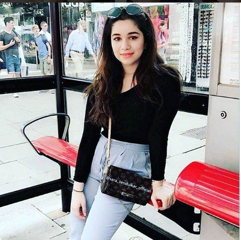 Sara Tendulkar with Anjali Tendulkar, sara and anjali, sachin tendulkar wife and daughter, sara and anjali in a event, Asha Bhosle's granddaughter, zanai bhosle