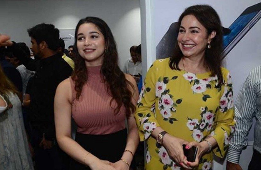 Sara Tendulkar with Anjali Tendulkar, sara and anjali, sachin tendulkar wife and daughter, sara and anjali in a event, Asha Bhosle's granddaughter, zanai bhosle