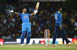 श्रीलंका के खिलाफ पहले वन डे में गरजा ‘गब्बर’ का बल्ला, बना डाले ये रिकॉर्ड्स