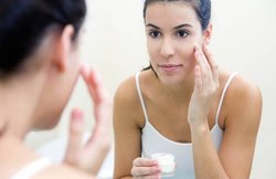 सोने से पहले अपनाएंगी ये उपाय तो सुबह मिलेगी दमकती त्वचा