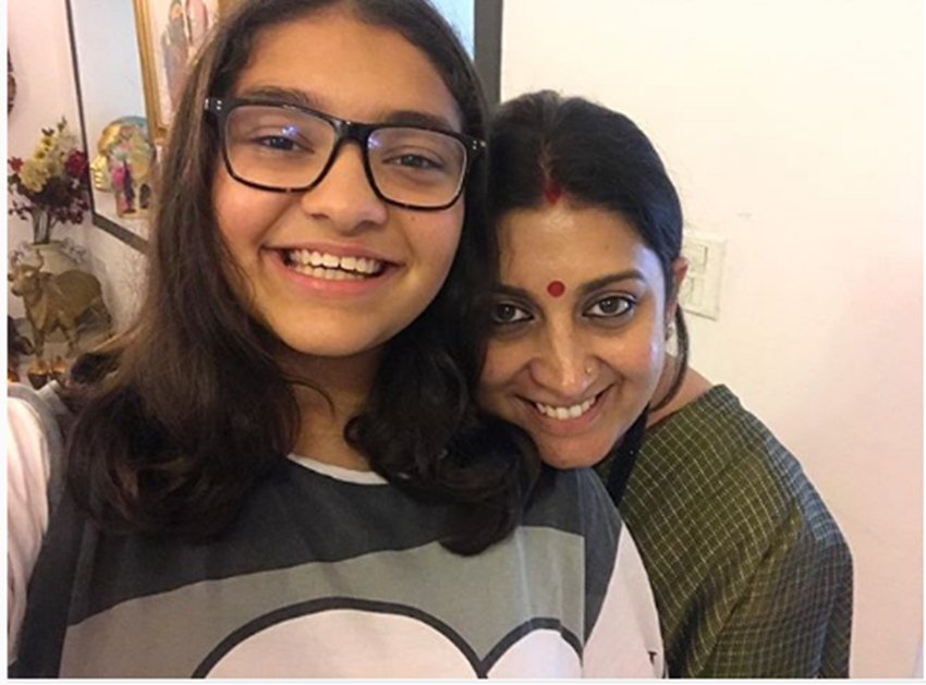 23 सिंतबर 2003 को जन्मीं जोइश महज 16 साल की हैं। लेकिन उनकी हाइट अपनी मां से ज्यादा है। उन्होंने एक फोटो पर कैप्शन में लिखा था कि जब आपकी बेटी हाईट के मामले में आपको पीछे छोड़ देती है और आप कुछ नहीं कर सकते सिवाय मुस्कुराने के।