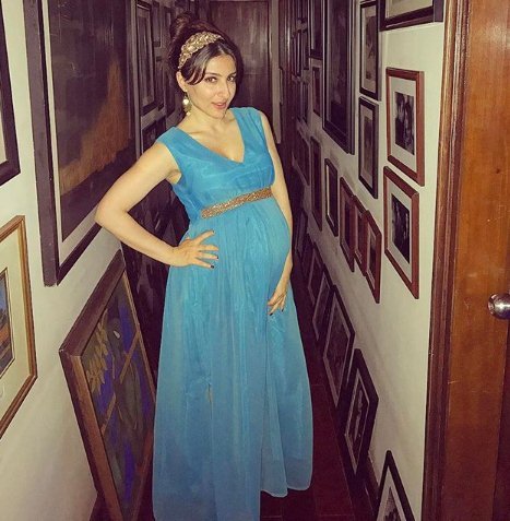 Kareena kapoor,soha ali khan,baby bump,actress in baby bump,soha ali khan baby bump, B-town celeb, Bollywood Photos,Latest Bollywood Photographs, Bollywood Images, Latest Bollywood photos