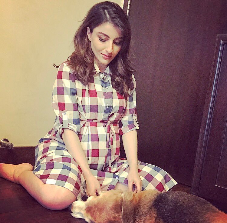 Kareena kapoor,soha ali khan,baby bump,actress in baby bump,soha ali khan baby bump, B-town celeb, Bollywood Photos,Latest Bollywood Photographs, Bollywood Images, Latest Bollywood photos