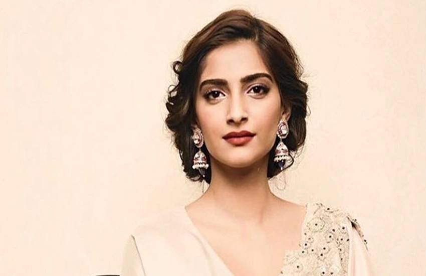 bollywood, bollywood celebrities, sexually assaulted bollywood star, sexually assaulted bollywood celebrities, rape victim bollywood star, taapsee pannu sexually assaulted, akshay kumar