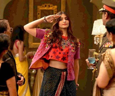 amitabh bachchan,Shah Rukh Khan,Independence Day, "Arjun Kapoor, Parineeti Chopra, Disha Patani, Neha Sharma, Nargis Fakhri, Sunil Grover, Bollywood