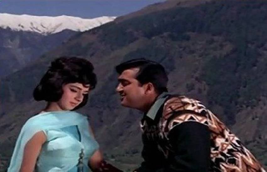 और न ‘हमराज’ में मीना (विमी) की मौत पर पति कुमार (सुनील दत्त) की तरह किसी ने कहा,‘ऐसे तो कोई भी नहीं मरता मीना!’