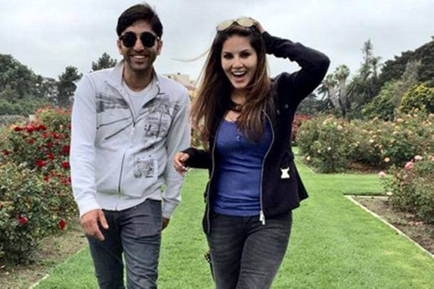 Anushka Sharma Brother Karnesh Sharma, Kriti Sason sister Nupur Sanon, Rabir Kapoor Sister Ridhima Kapoor, Deepika Padukone sister Anisha Padukon, Kangna Ranaut Sister Rangoli Padukon, Priyanka Chopra brother Sidhartha Chopra, Amitabh Bachchan brother Ajitabh Bachchan
