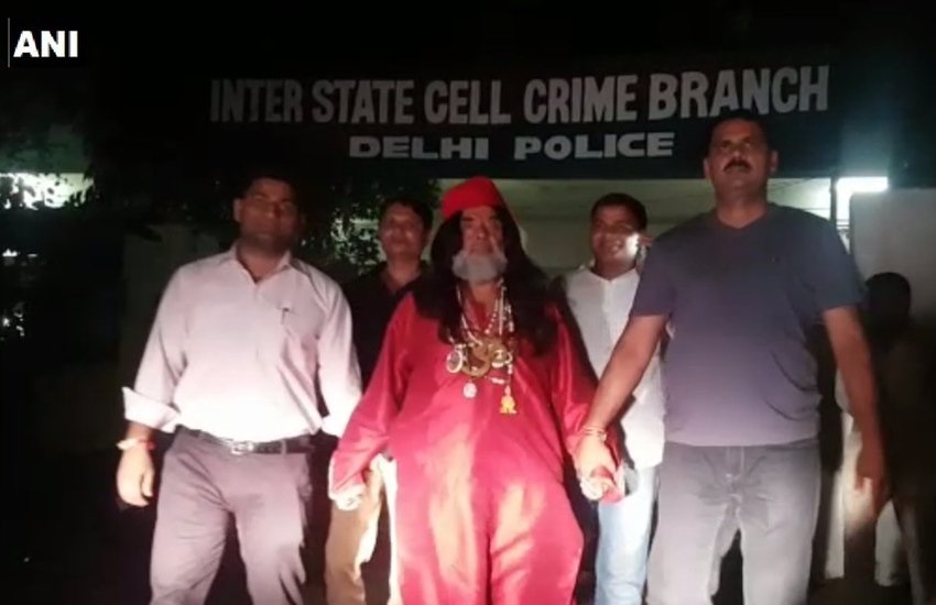 स्वामी ओम को क्राइम ब्रांच ने किया गिरफ्तार, दिल्ली के भजनपुरा इलाके से दबोचा स्वामी ओम को क्राइम ब्रांच ने किया गिरफ्तार, दिल्ली के भजनपुरा इलाके से दबोचा