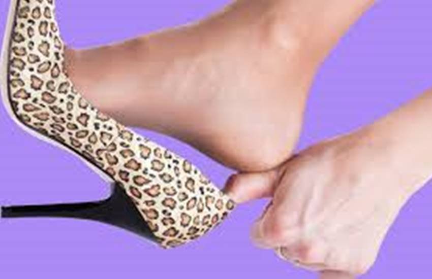 Feet Swelling, Feet Swelling Cure, Feet Swelling Medicine, Feet Swelling Treatment, Feet Swelling Medical Help, Feet Swelling Tips, Health Tips, Correct Posture, Health News in Hindi