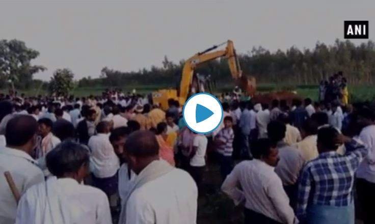 15 फीट की गहराई पर बोरवेल में फंसा था दो साल का बच्‍चा, 11 घंटे बाद निकाला गया बाहर