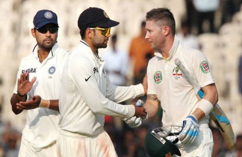 भारतीय कप्तान विराट कोहली और पूर्व अॉस्ट्रेलियाई कप्तान माइकल क्लार्क। 
