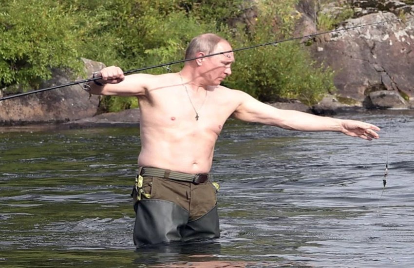 पुतिन बहुत ही मस्ती करने वाले व्यक्ति हैं। उन्होंने साइबेरिया में बहुत एन्जॉय किया था। यहां उन्हें देखकर ऐसा लग रहा था कि जैसे वे कोई राष्ट्रपति न होकर केवल एक सामान्य व्यक्ति होंगे।