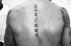 आर्सेनल के खिलाड़ी ने गुदवाया ऊं नम: शिवाय का टैटू, फैंस बोले- हर हर महादेव