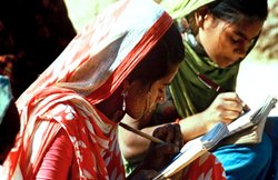 पिता का बोझ बांटने के ल‍िए दूध बेचने लगी बेटी, अपनी पढ़ाई का पैसा जुटाने के ल‍िए द‍िखाई बड़ी ह‍िम्‍मत