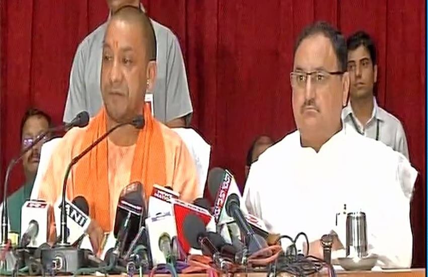 गोरखपुर हादसे पर मीडिया के सामने भावुक हो गए योगी आदित्य नाथ, आंखों में भर आए आंसूं