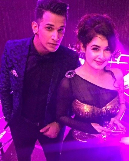 दोनों शो में भी एक साथ जाते हैं।