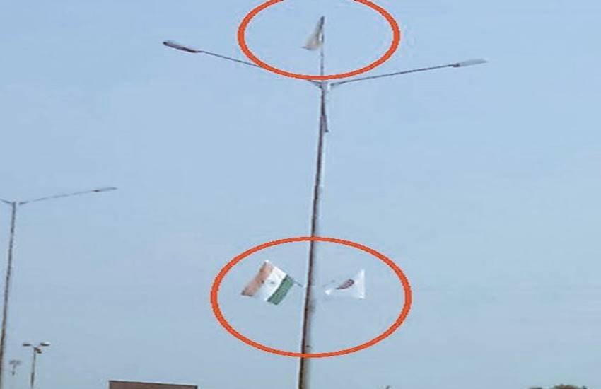 ये तस्वीर सोशल मीडिया पर वायरल हो रही है।