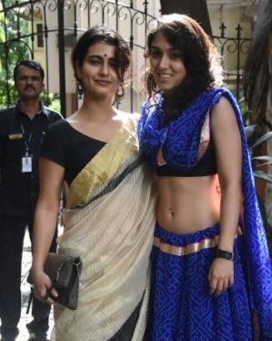 इरा आमिर और उनकी पहली पत्नी रीना दत्ता की बेटी हैं। लहंगा-चोली लुक इरा बेहद खूबसूरत नजर आ रही थी। वहीं फातिमा भी साड़ी में बेहद खूबसूरत नजर आ रही थी।