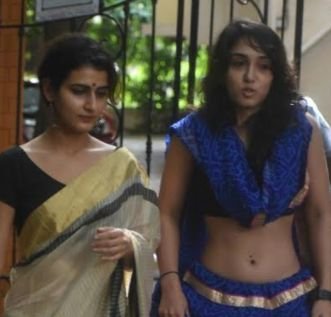 आमिर ने 1986 में रीना दत्ता से शादी की थी। बाद में 2002 में दोनों ने तलाक ले लिया। आमिर और रीना के दो बच्चे हैं। एक बेटी इरा और बेटा जुनैद, दोनों अब अपनी मां के साथ रहते हैं।