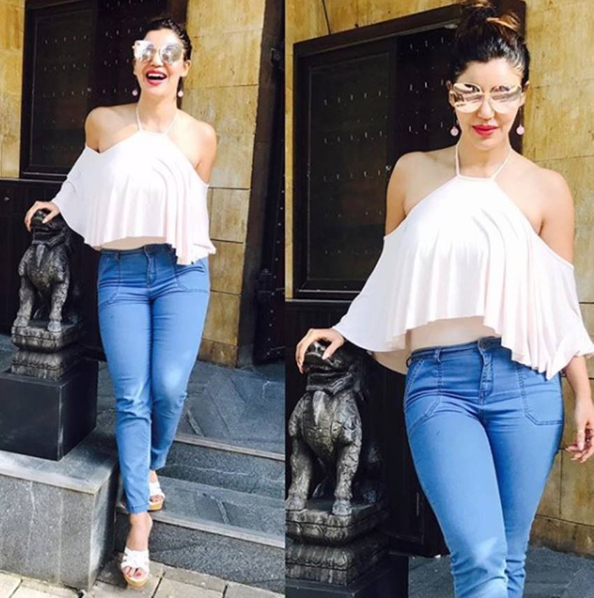 Gurmeet Choudhary, Debina Bonnerjee, gurmeet debina enjoying holiday, gurmeet debina in goa, see pictures of Gurmeet Choudhary, Gurmeet Choudhary, Debina Bonnerjee, gurmeet debina enjoying holiday, gurmeet debina in goa, see pictures of Gurmeet Choudhary, bollywood news, entertainment news bollywood updates, bollywood updates in hindi, bollywood news, entertainment news bollywood updates, bollywood updates in hindi