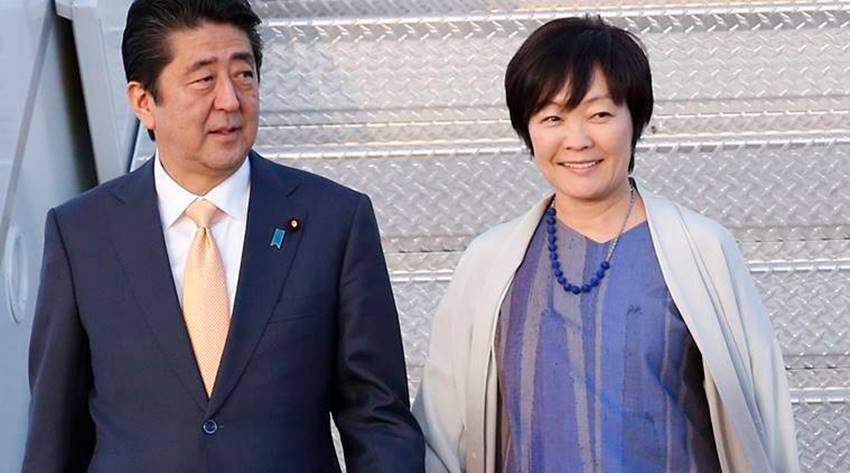 Akie Abe, Japan Prime Minister Wife, Japan Prime Minister Shinzo Abe Wife Akie Abe, Shinzo Abe Wife Akie Abe, Akie Abe in India, Akie Abe India Visit, Akie Abe Facts, Akie Abe Unknown Facts, Akie Abe Pics, Akie Abe Instagram Pics, Photo Gallery, Jansatta